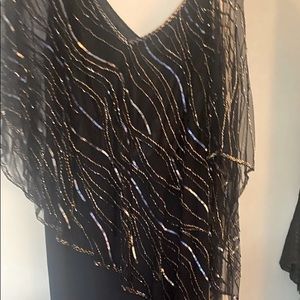 Beautiful gown. Looks better in person navy.